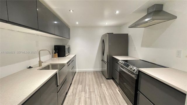 800 Parkview Dr 807, Hallandale Beach, FL 33009