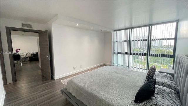 800 Parkview Dr 807, Hallandale Beach, FL 33009