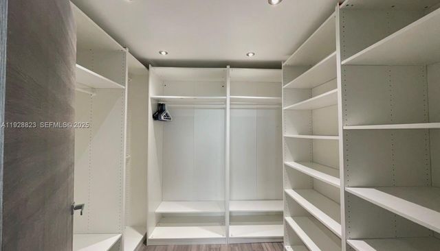 800 Parkview Dr 807, Hallandale Beach, FL 33009