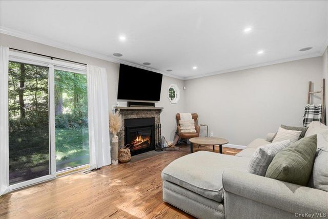 601 Kensington Way, Mount Kisco, NY 10549