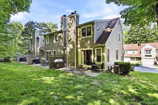 601 Kensington Way, Mount Kisco, NY 10549