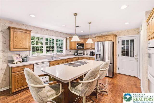 492 Arthurs Court, Bushkill Twp, PA 18064