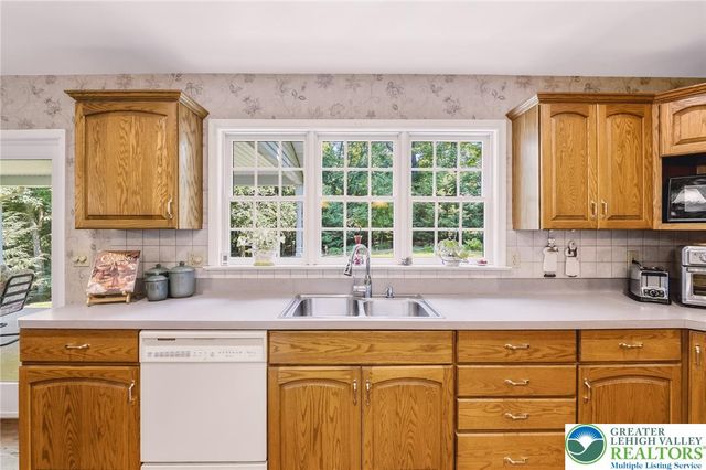 492 Arthurs Court, Bushkill Twp, PA 18064