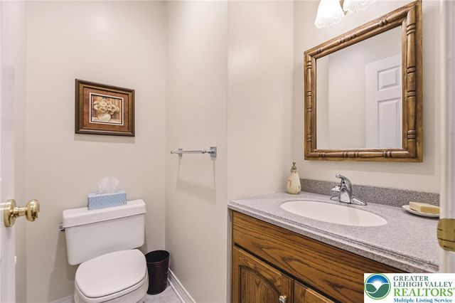 492 Arthurs Court, Bushkill Twp, PA 18064