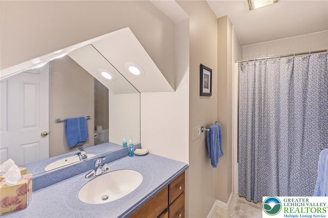 492 Arthurs Court, Bushkill Twp, PA 18064