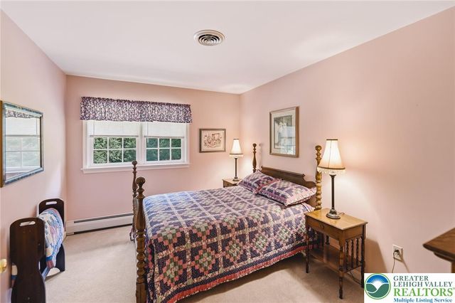 492 Arthurs Court, Bushkill Twp, PA 18064