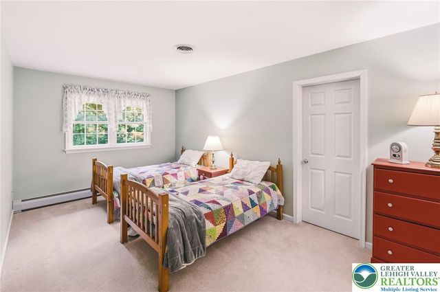 492 Arthurs Court, Bushkill Twp, PA 18064