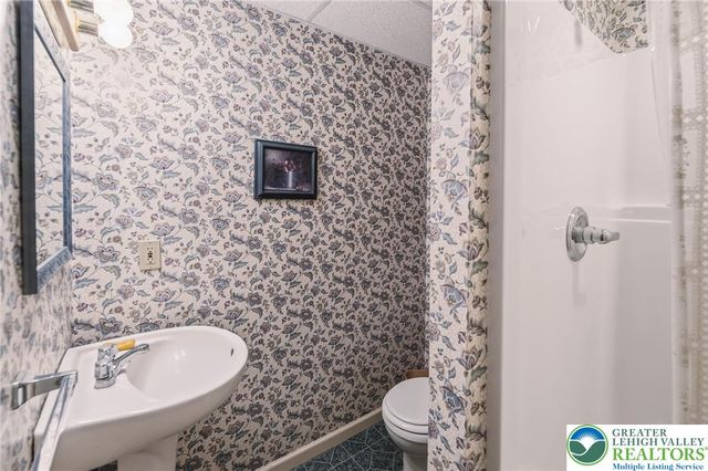 492 Arthurs Court, Bushkill Twp, PA 18064