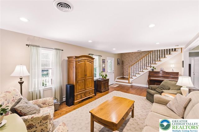 492 Arthurs Court, Bushkill Twp, PA 18064