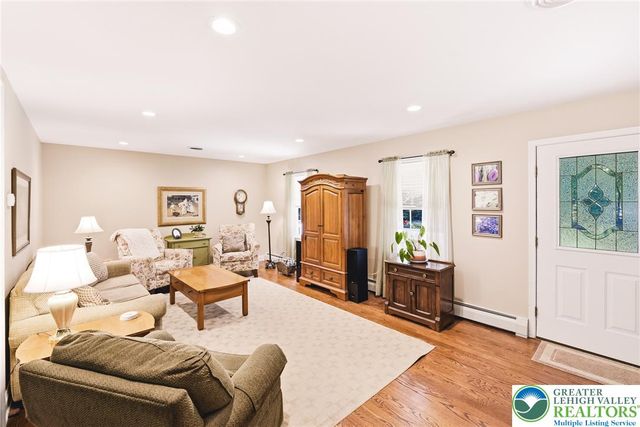 492 Arthurs Court, Bushkill Twp, PA 18064