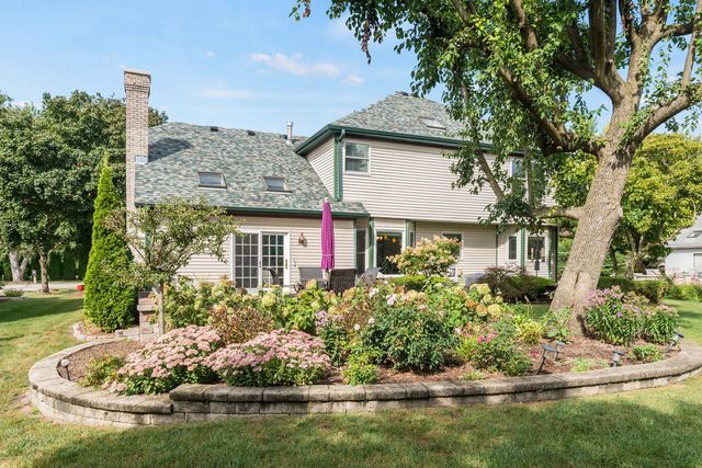 5903 Bentley Avenue, Willowbrook, IL 60527