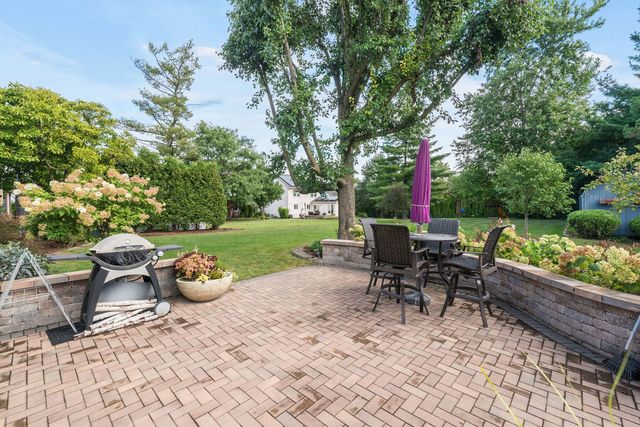 5903 Bentley Avenue, Willowbrook, IL 60527