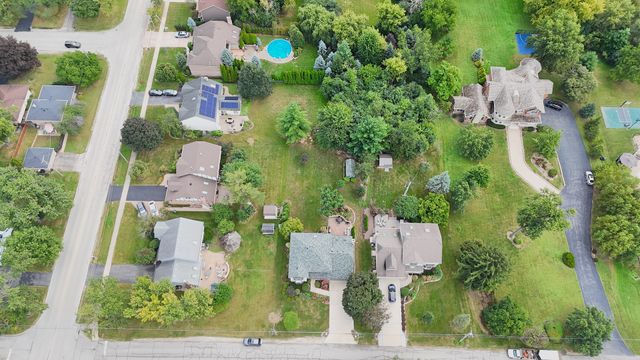 5903 Bentley Avenue, Willowbrook, IL 60527