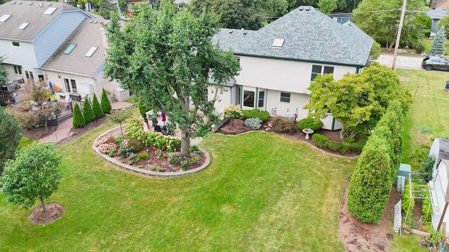 5903 Bentley Avenue, Willowbrook, IL 60527