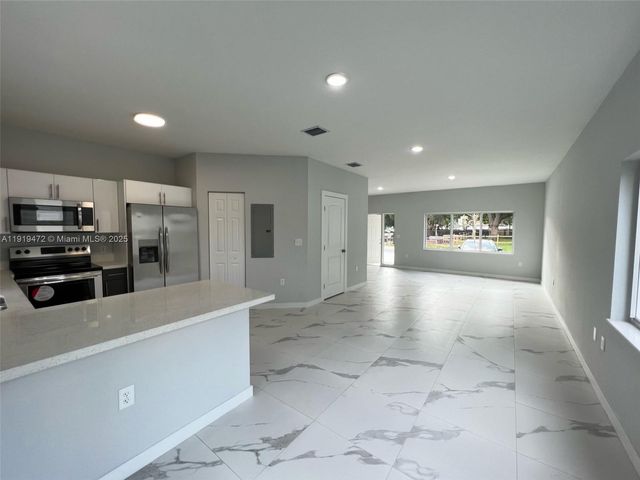 808 NW 16th Ave 2, Fort Lauderdale, FL 33311