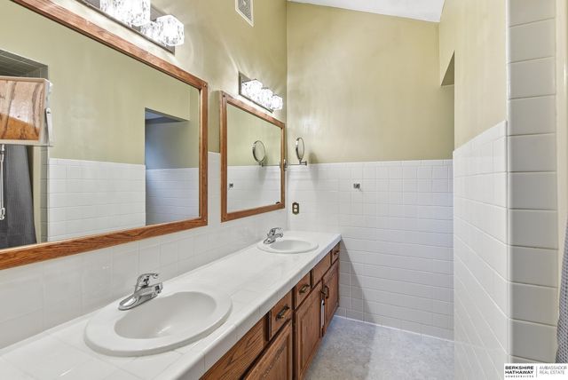 12622 Lillian Street, Omaha, NE 68138