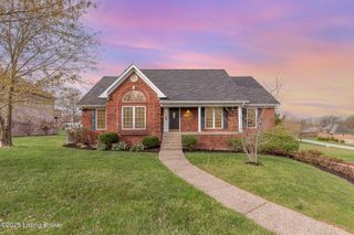2600 E Sunningdale Pl, La Grange, KY 40031