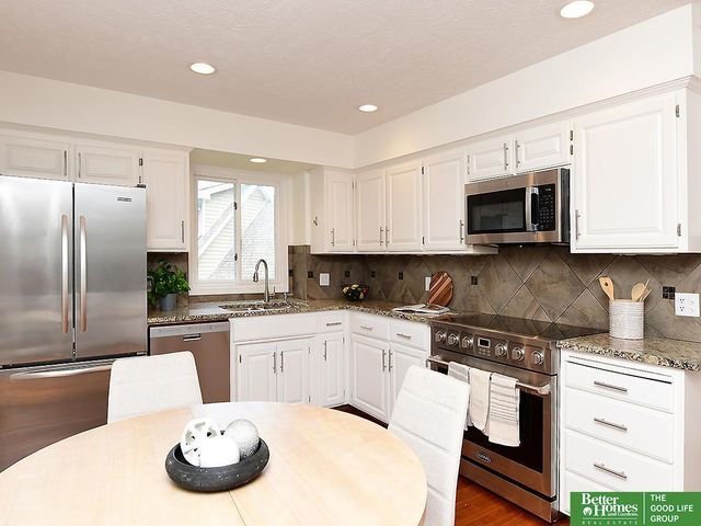 16321 Charles Circle, Omaha, NE 68118