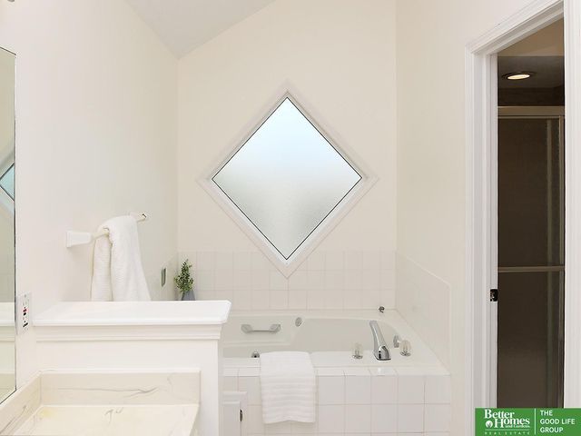16321 Charles Circle, Omaha, NE 68118