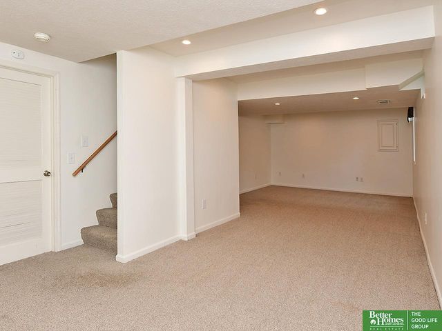 16321 Charles Circle, Omaha, NE 68118