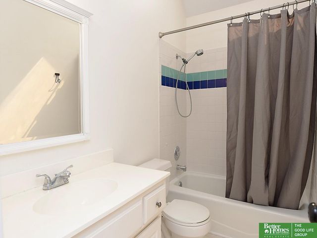 16321 Charles Circle, Omaha, NE 68118