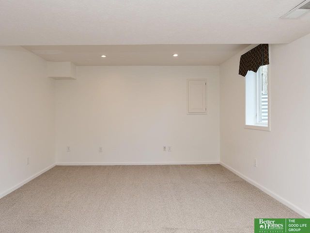 16321 Charles Circle, Omaha, NE 68118