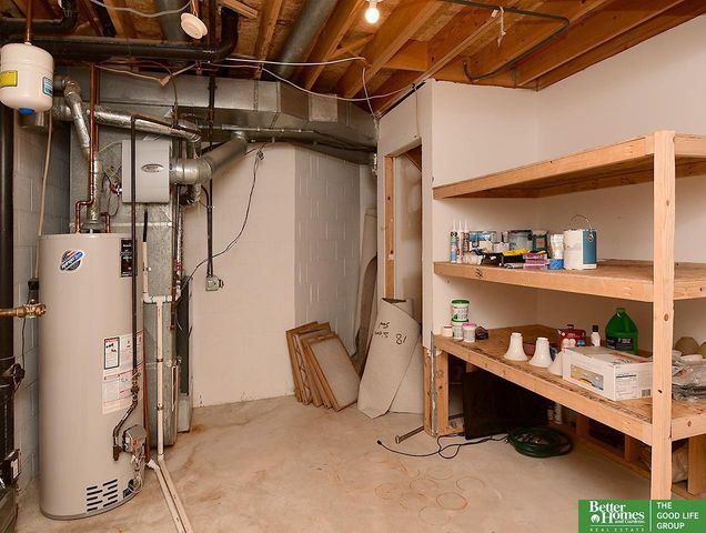 16321 Charles Circle, Omaha, NE 68118