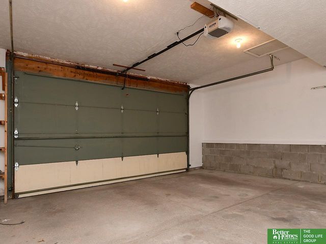 16321 Charles Circle, Omaha, NE 68118