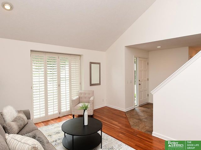 16321 Charles Circle, Omaha, NE 68118