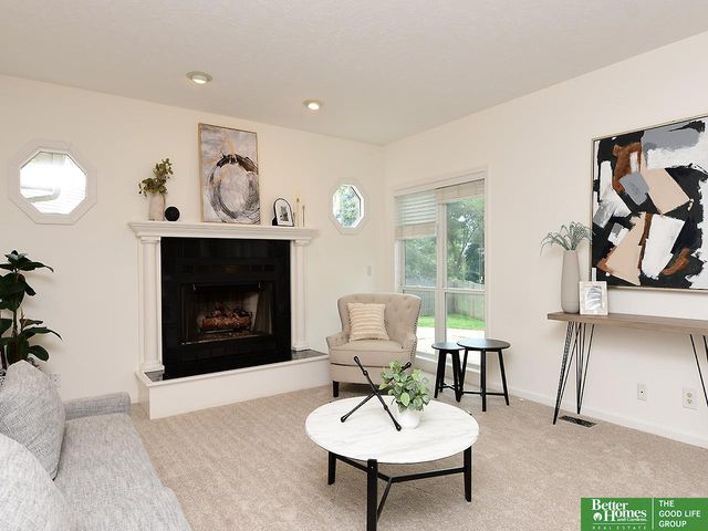 16321 Charles Circle, Omaha, NE 68118