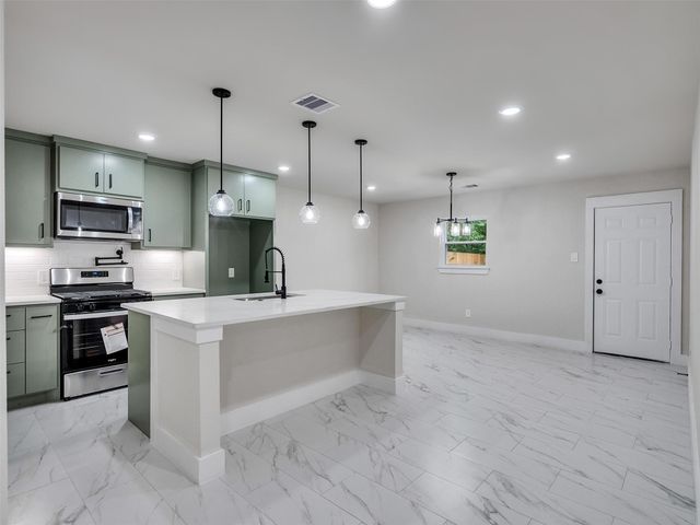 7207 Crestmont Street, Houston, TX 77033