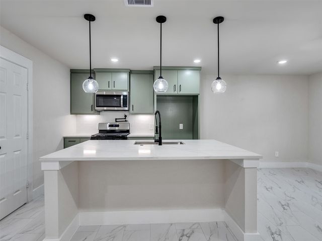 7207 Crestmont Street, Houston, TX 77033