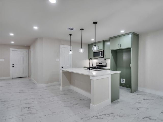 7207 Crestmont Street, Houston, TX 77033