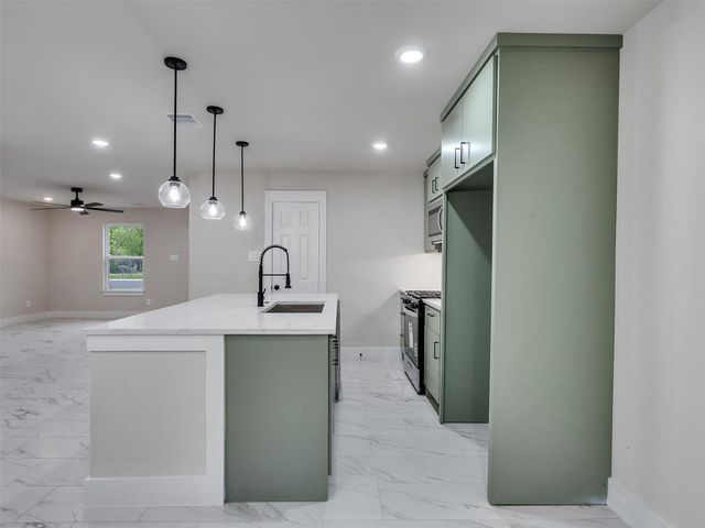 7207 Crestmont Street, Houston, TX 77033