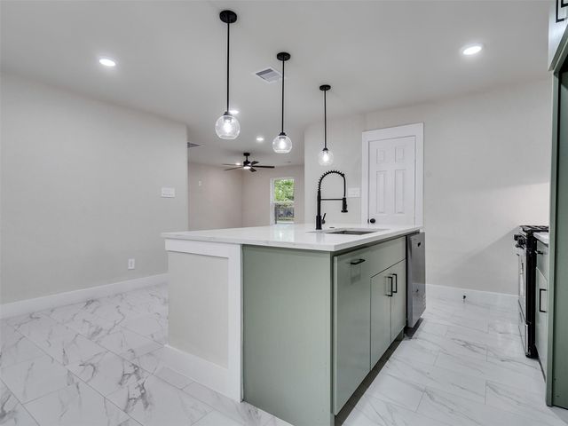 7207 Crestmont Street, Houston, TX 77033