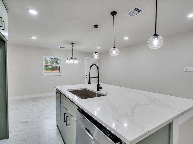 7207 Crestmont Street, Houston, TX 77033