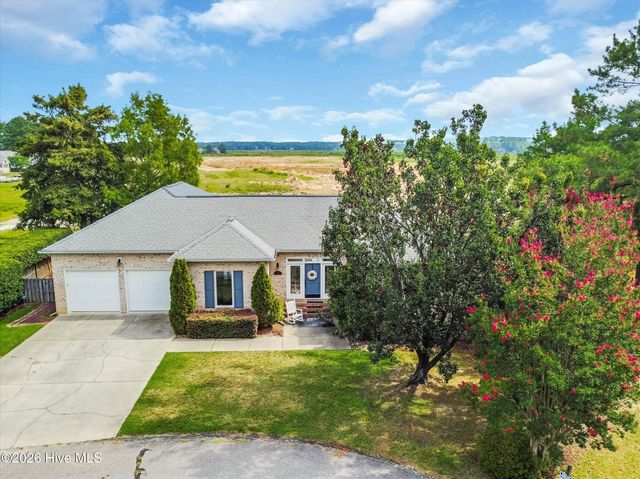 1231 Greenbriar Place, Vass, NC 28394