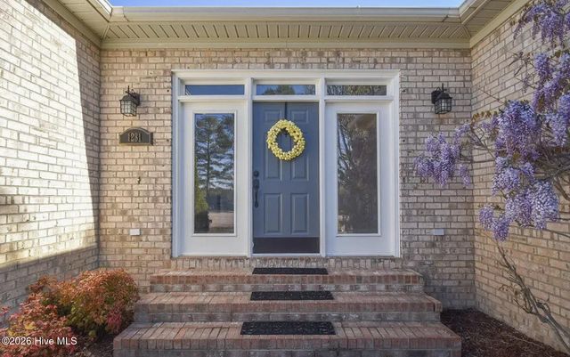 1231 Greenbriar Place, Vass, NC 28394