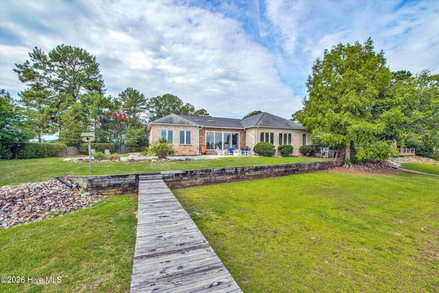 1231 Greenbriar Place, Vass, NC 28394
