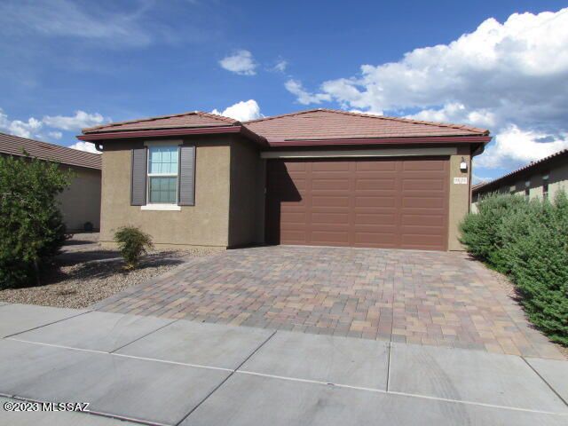 8638 N Genoa Court, Tucson, AZ 85742