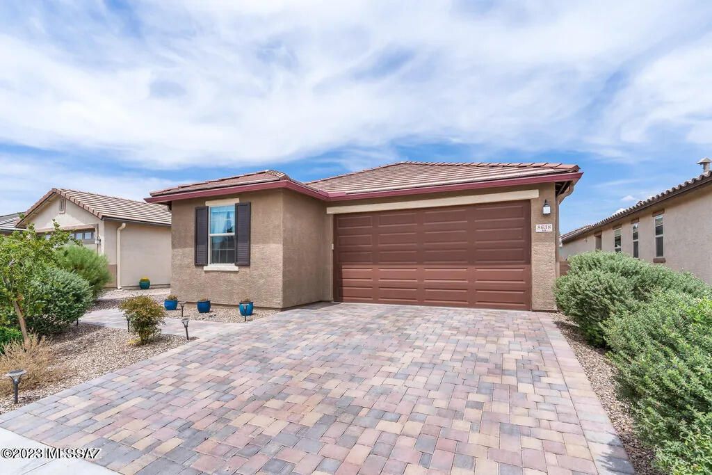 8638 N Genoa Court, Tucson, AZ 85742