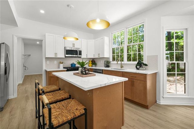 649 Mountain Harbor, Stone Mountain, GA 30087