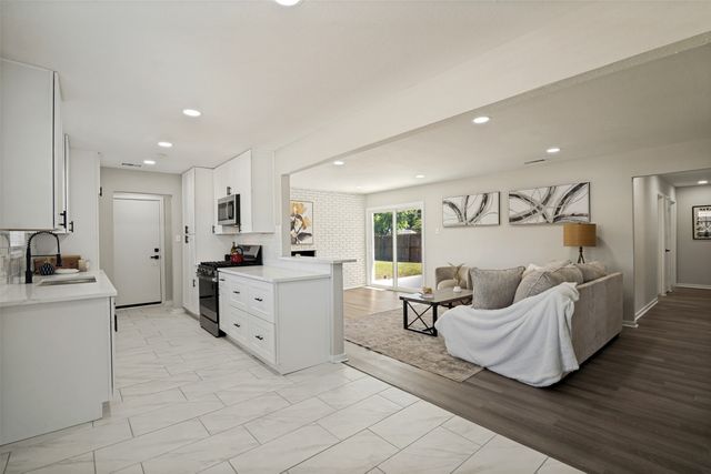 748 Kingswood Avenue, Richardson, TX 75080