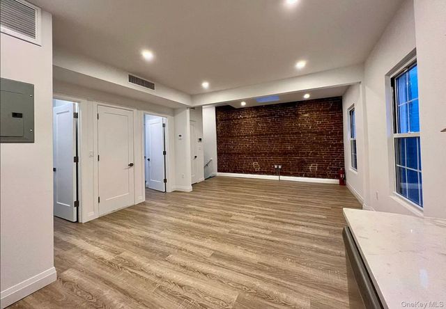 4112 20th Avenue, Astoria, NY 11105