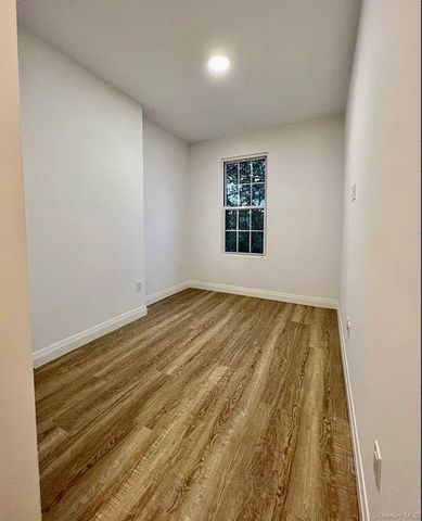 4112 20th Avenue, Astoria, NY 11105