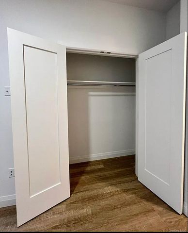 4112 20th Avenue, Astoria, NY 11105