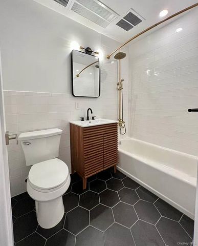 4112 20th Avenue, Astoria, NY 11105
