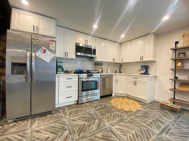 4112 20th Avenue, Astoria, NY 11105