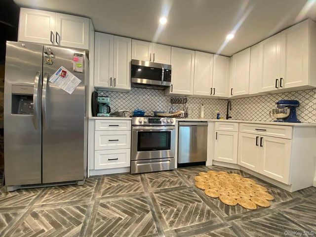 4112 20th Avenue, Astoria, NY 11105