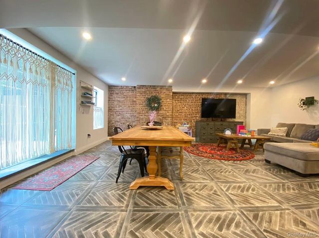 4112 20th Avenue, Astoria, NY 11105